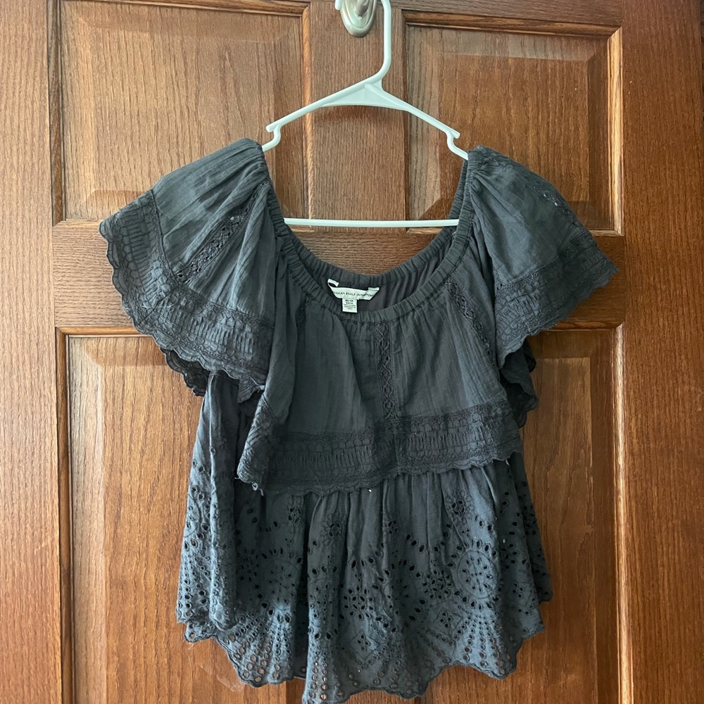 AMERICAN EAGLE OUTFITTERS grey off the shoulder textured shirt